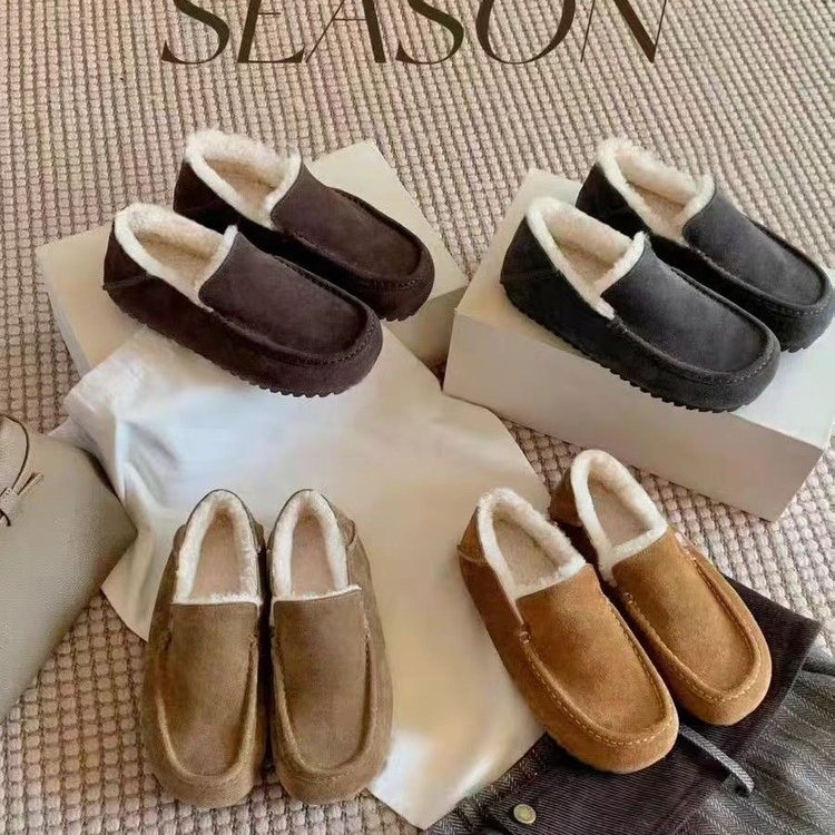 Street Fashion Rome 2025 - Autumn/Winter Fashion Keep Warm Sneakers All-match